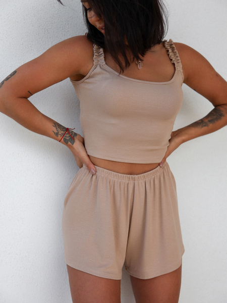 PIŻAMA komplet do spania bluzka z ozdobnymi ramiączkami i luźne spodenki beżowa P35 k01