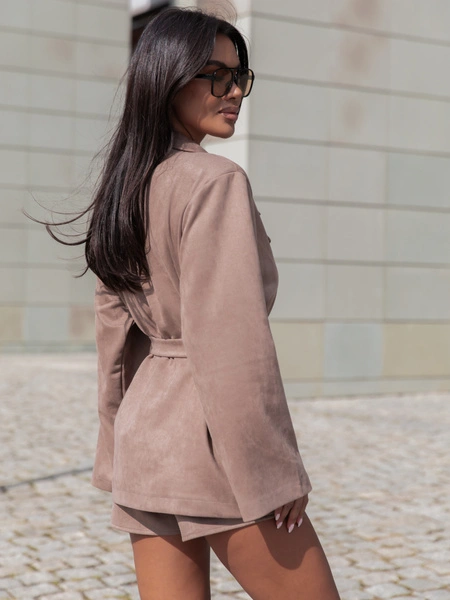 Oversizowa zamszowa MARYNARKA o szerokim kroju z paskiem beżowa X409