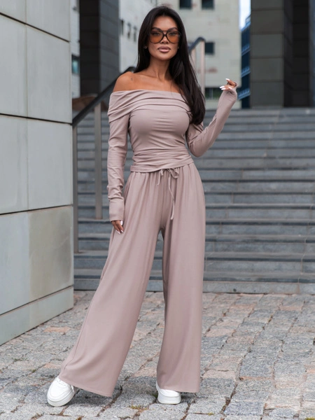 Wiscozowa dopasowana BLUZKA opuszczana na ramiona z długim rękawem mokka X416