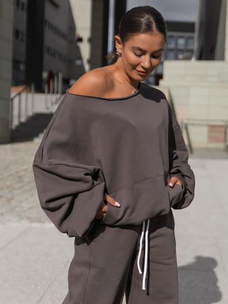 Dresowa bawełniana BLUZA opuszczana na ramiona oversize szeroka dark mokka X400