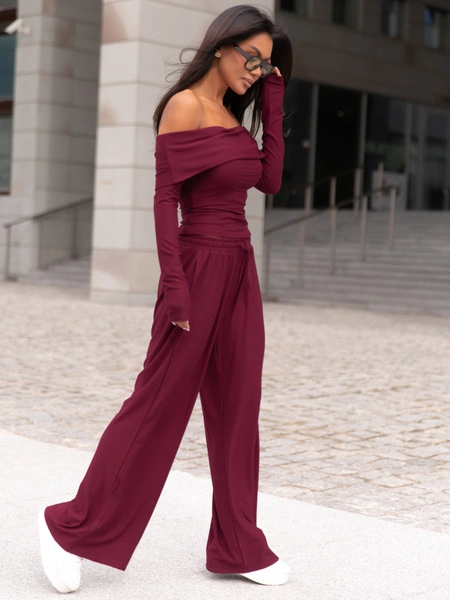 Wiscozowa dopasowana BLUZKA opuszczana na ramiona z długim rękawem bordowa X416