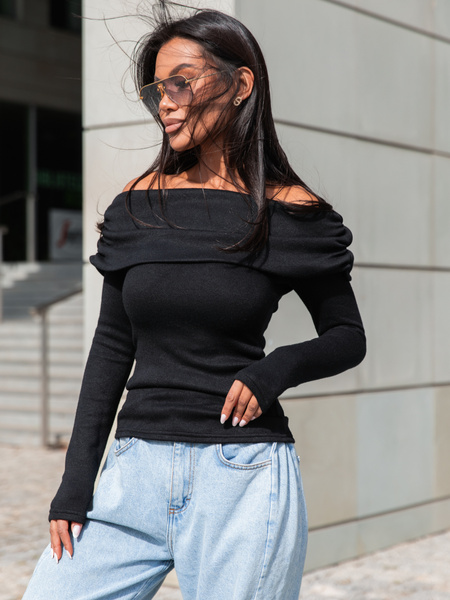 Dopasowany codzienny SWETER o klasycznym splocie opuszczany na ramiona czarny X411