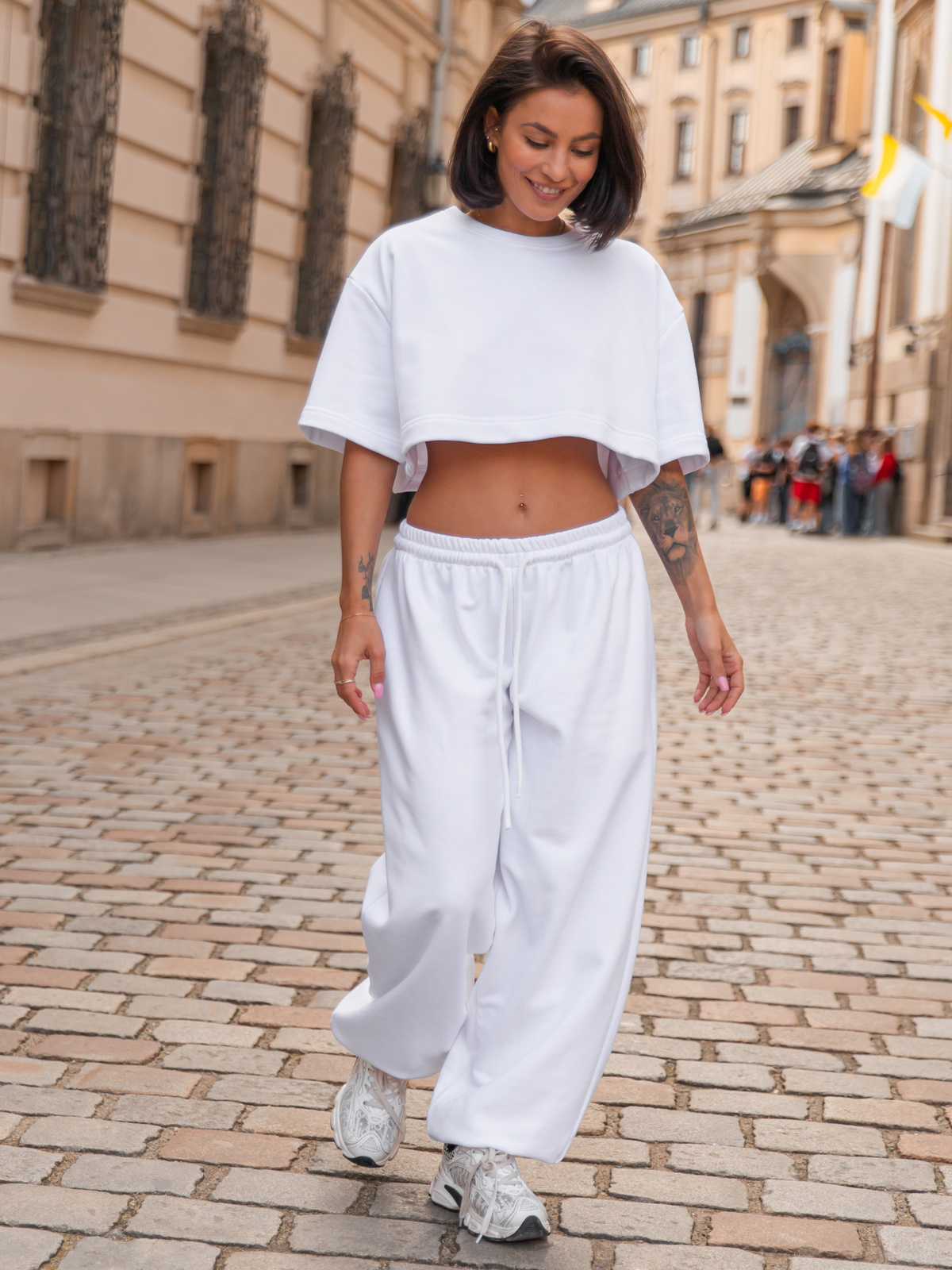 Luźne SPODNIE baggy ze sznurkiem z bawełnianej dresówki niedrapanej od wewnątrz białe X217 k01