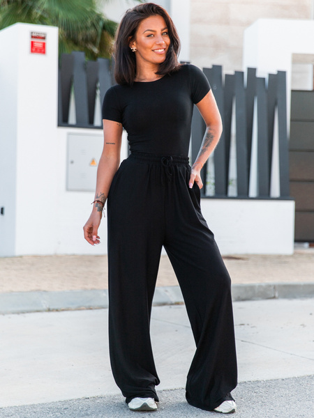 Komfortowy KOMPLET z wiskozy dopasowana bluzka z krótkim rękawem i luźne spodnie ze sznurkiem czarny E138 k01