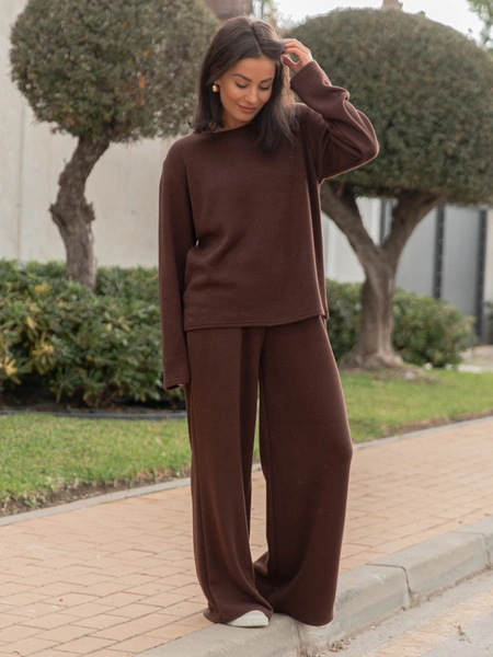 KOMPLET z dzianiny swetrowej oversizowa bluzka i szerokie spodnie brązowy X453