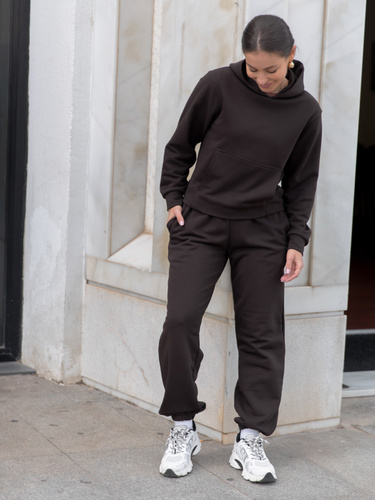 Dresowy bawełniany KOMPLET bluza z kapturem kangurka i spodnie czekoladowy X550