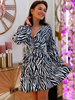 Zwiewna sukienka rozkloszowana z kopertowym dekoltem zebra c603 k01