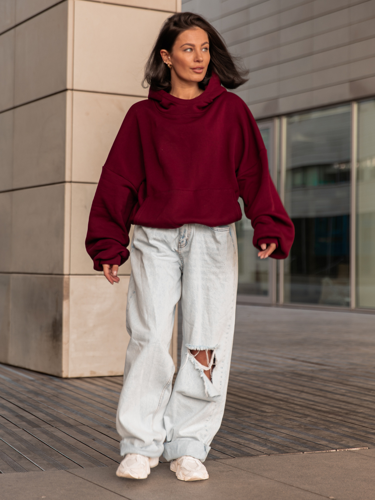 Viralowa Bawełniana BLUZA z drapanego dresu z kapturem na stójce z kieszeniami kangurka bordowa E1