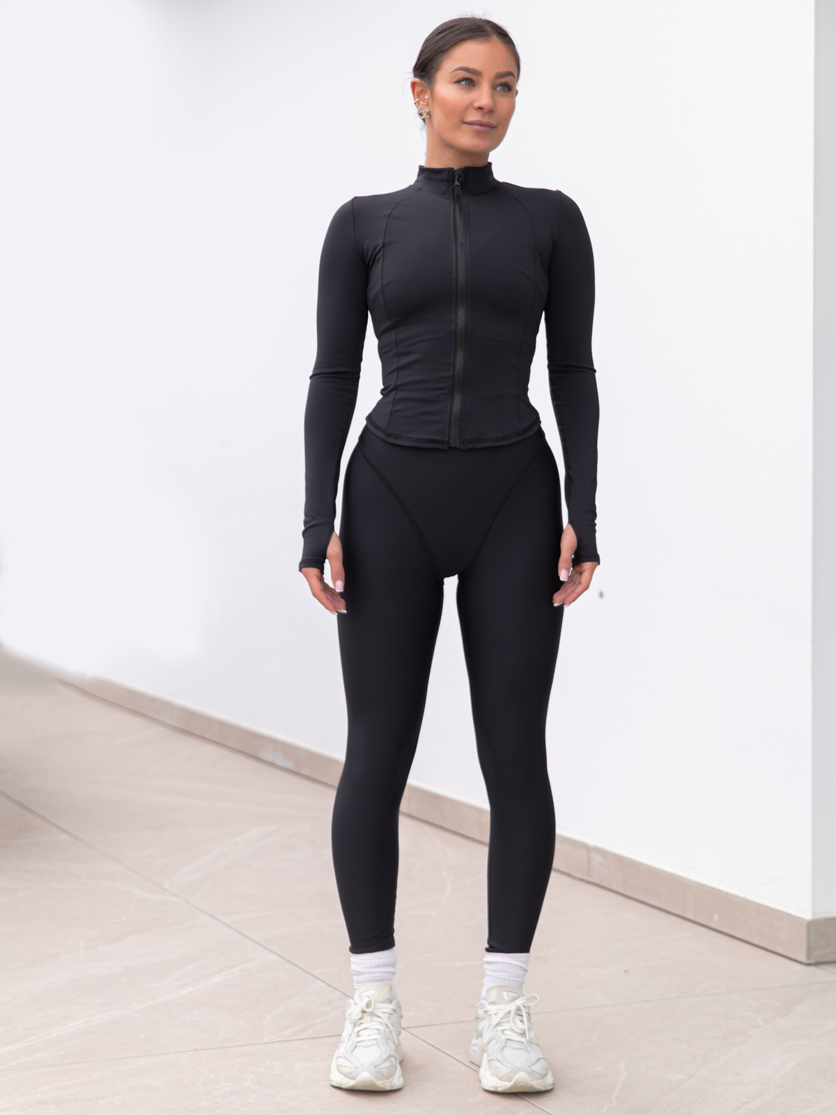 FITNESS / SIŁOWNIA / JOGA dopasowana BLUZA zapinana na zamek z długim rękawem czarna F104