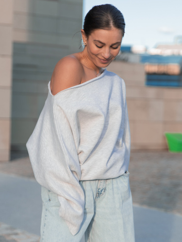 Dresowa bawełniana BLUZA opuszczana na ramiona oversize szeroka szary melanż X413 k01