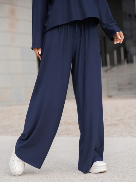 Szerokie SPODNIE z wiskozy ze średnim stanem z gumką w pasie navy blue X418