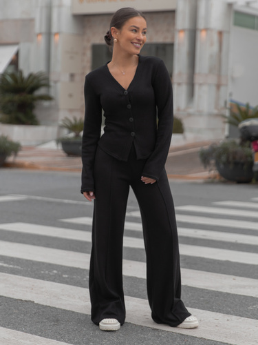 KOMPLET z dzianiny swetrowej dopasowana bluzka na guziki i szerokie spodnie czarny X553