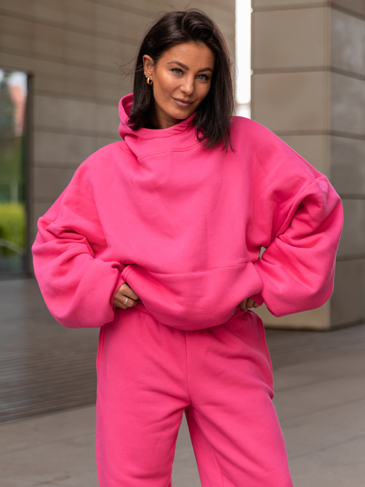 Viralowa Bawełniana BLUZA z drapanego dresu z kapturem na stójce z kieszeniami kangurka różowa E1