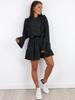 Rozkloszowana sukienka z falbankami czarna a241 k01