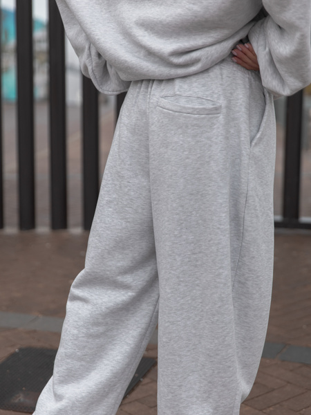 Spodnie o kroju barrel najmodniejsze bawełniane dresowe szary melanż X561