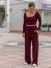 Codzienny KOMPLET krótka bluzka z kwadratowym dekoltem i luźne spodnie z gumką w pasie z prążkowanej dzianiny wiscoza i bawełna bordowy X558