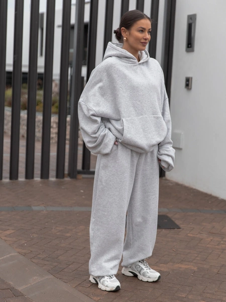 Spodnie o kroju barrel najmodniejsze bawełniane dresowe szary melanż X561