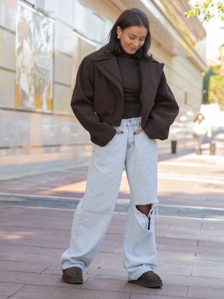 Oversizowa krótka KURTKA o szerokim kroju ramoneska czekoladowa X468 k01