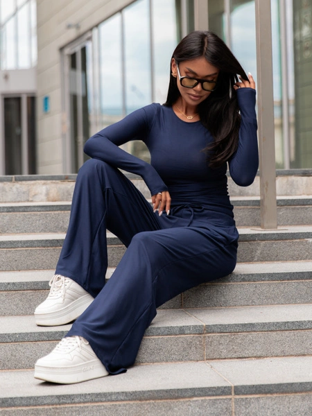 Wiskozowy KOMPLET dopasowana bluzka z długim rękawem i luźne spodnie navy blue E351