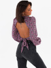 Zwiewna bluzka z dekoltem wiązana na plecach fioletowa w kwiatki C146 k01