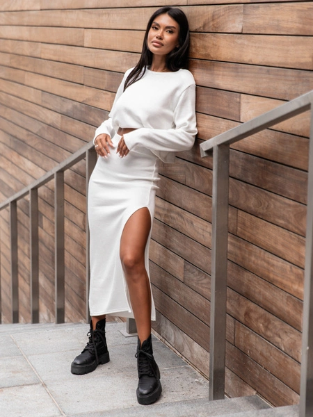 Swetrowy KOMPLET luźna bluzka z poduszkami i spódnica długość maxi z rozporkiem ecru X352