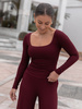 Codzienny KOMPLET bluzka z kwadratowym dekoltem i dopasowane spodnie z szerokimi nogawkami z prążkowanej dzianiny wiscoza i bawełna bordowy X551