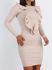 Dopasowana sukienka z prążka falbanki na dekolcie beżowa a242 k01