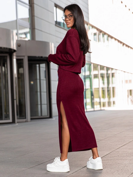 Swetrowy KOMPLET luźna bluzka z poduszkami i spódnica długość maxi z rozporkiem bordowy X352