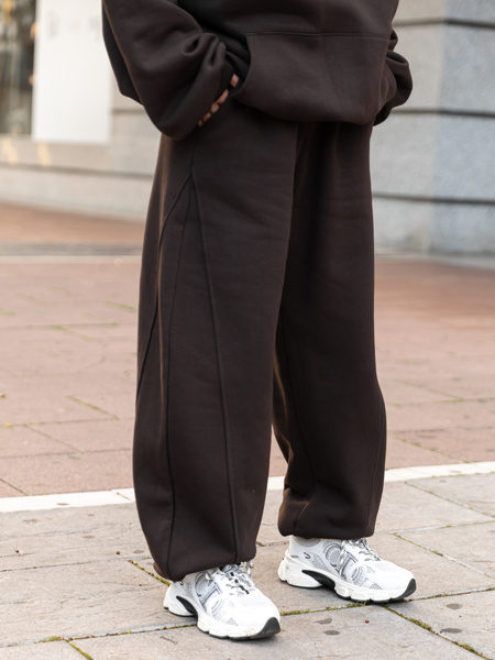 Dresowe bawełniane SPODNIE baggy ze ściągaczami i przeszyciami z dresu drapanego dark chocolate X510