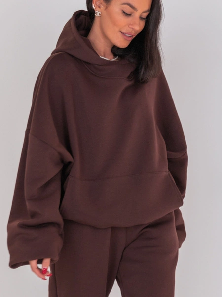 Bawełniana BLUZA z drapanego dresu z kapturem na stójce z kieszeniami kangurka brązowa E1