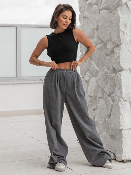 Wiscozowa dopasowana BLUZKA z sexy wycięciem na plecach czarna X205 k01