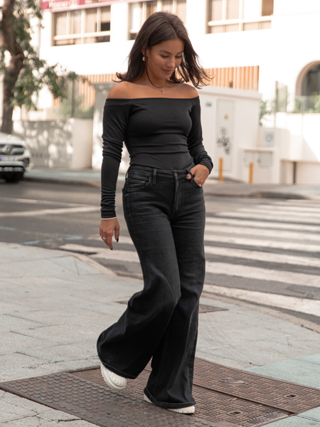 Dopasowana BLUZKA opuszczana na ramiona czarna X457