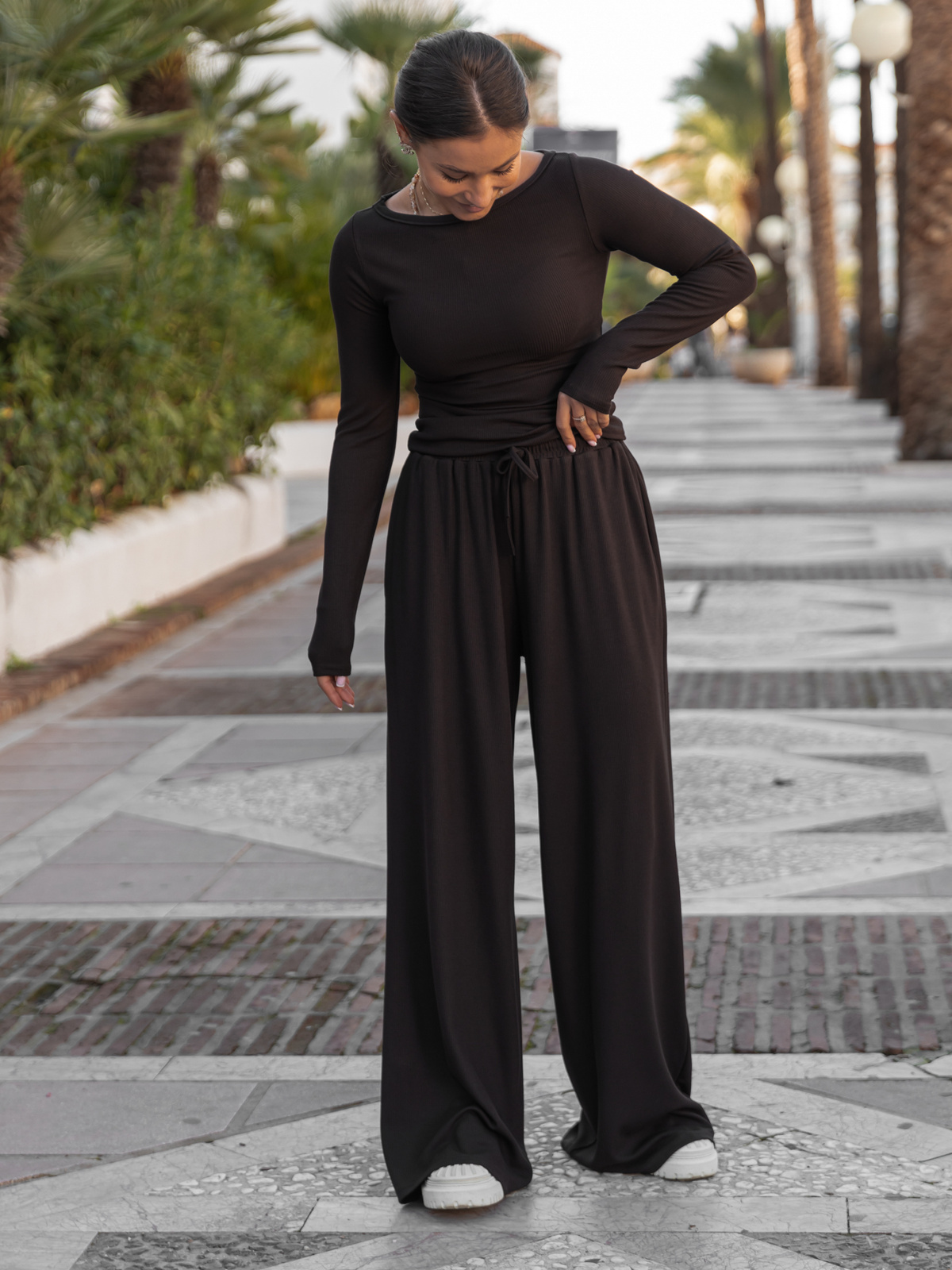 ZESTAW z prążkowanej dzianiny: Luźne SPODNIE X507 + Dopasowana BLUZKA z dekoltem typu łódka X504