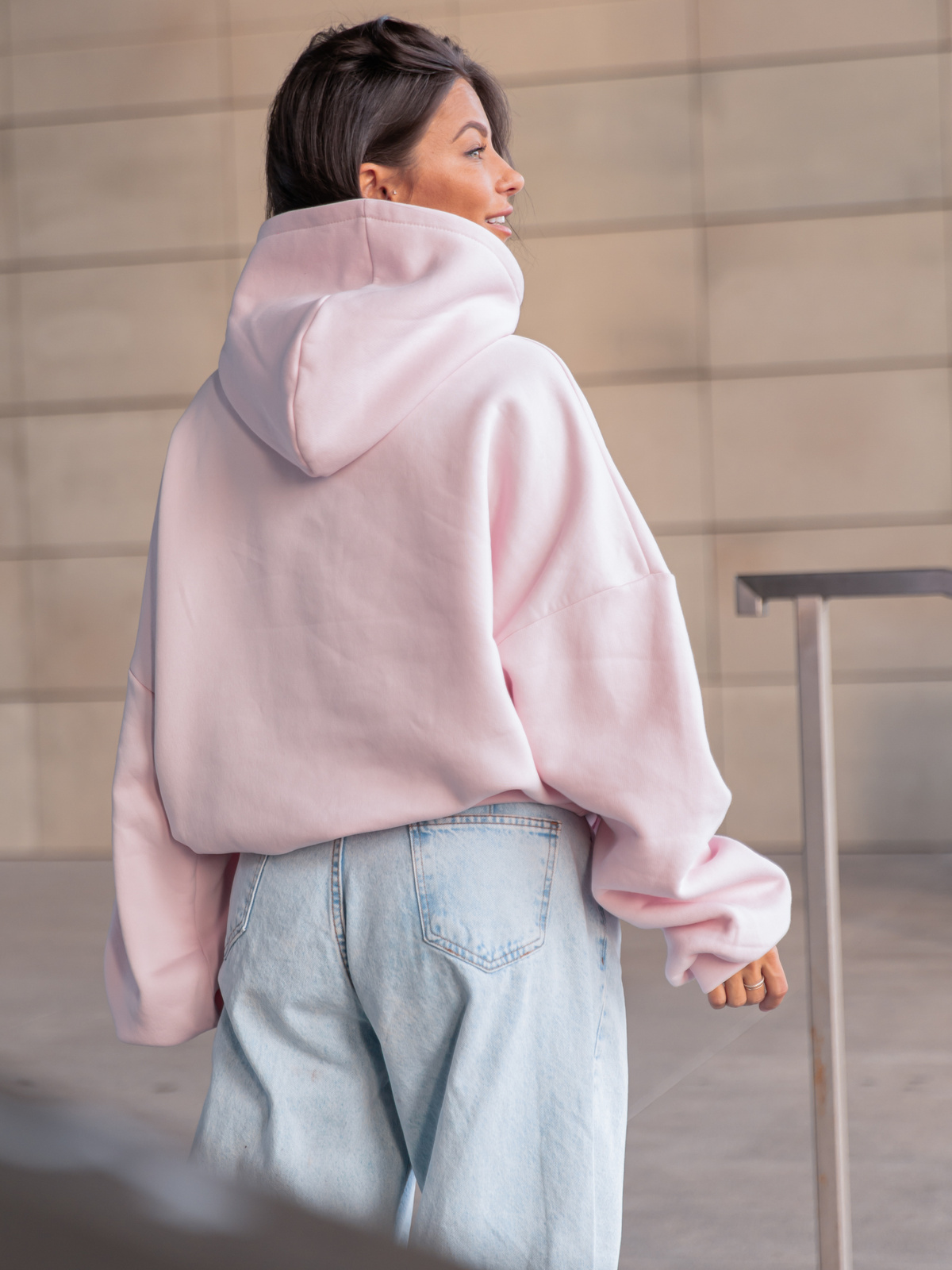 Viralowa Bawełniana BLUZA z drapanego dresu z kapturem na stójce z kieszeniami kangurka baby pink E1