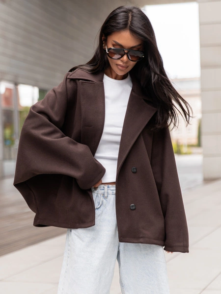 Oversizowy krótki PŁASZCZ KURTKA o szerokim kroju czekoladowy E515