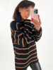 Dłuższy sweter tunika w nieregularne pasy czarny 13398