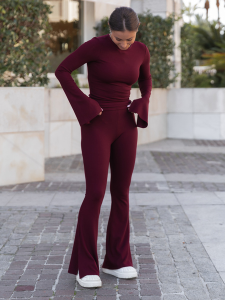 Codzienny KOMPLET bluzka i dopasowane spodnie z szerokimi nogawkami z prążkowanej dzianiny wiscoza i bawełna bordowy X502