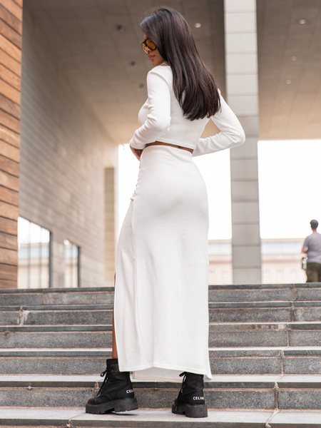 Swetrowy KOMPLET dopasowana bluzka i drapowana spódnica maxi ecru X358