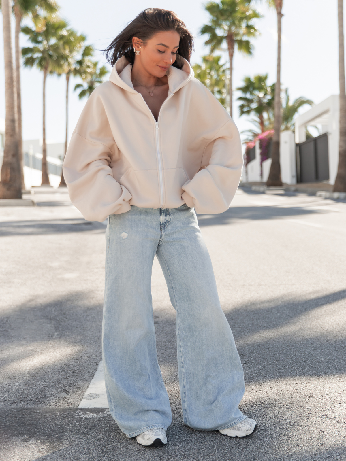 Oversizowa BLUZA z kapturem zapinana na zamek bluzowana kangurka z bawełnianej dresówki waniliowa X1 k01