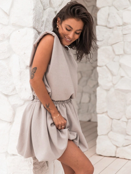 KOMPLET t-shirt bez rękawów z poduszkami na ramionach i spódnica mini bombka z tkaniny ala len beżowy X173 k01
