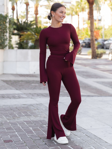 Codzienny KOMPLET bluzka i dopasowane spodnie z szerokimi nogawkami z prążkowanej dzianiny wiscoza i bawełna bordowy X502