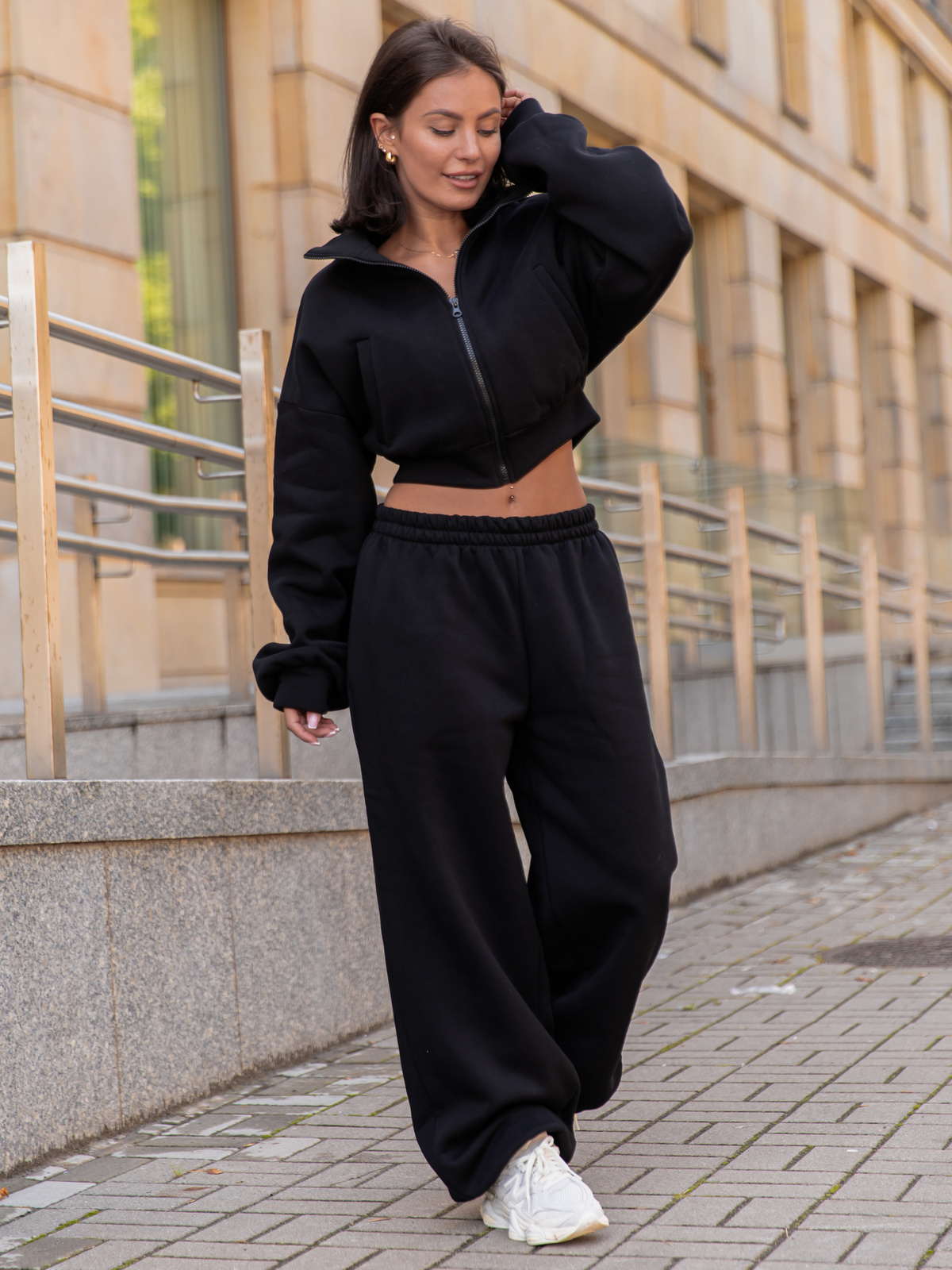 Dresowa bawełniana BLUZA na stójce zapinana na zamek czarna X300