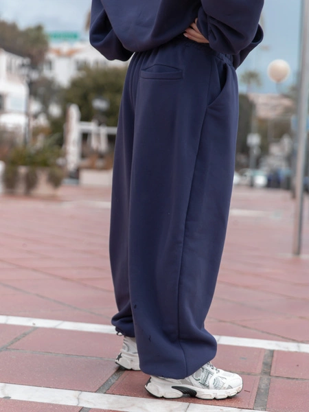 Spodnie o kroju barrel najmodniejsze bawełniane dresowe navy blue X561