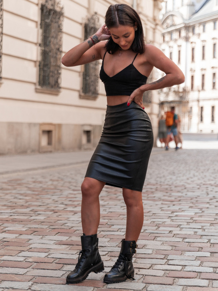 Ołówkowa skórzana SPÓDNICA midi czarna E412 k01