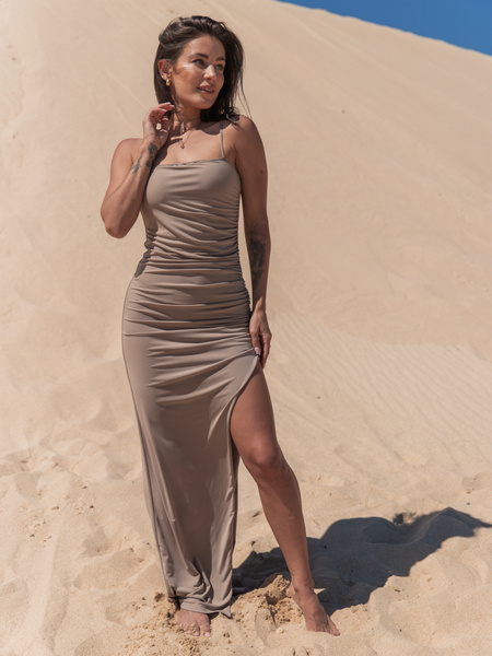 Maxi SUKIENKA na ramkach drapowaniem i wycięciem na nogę cappuccino X112 k01