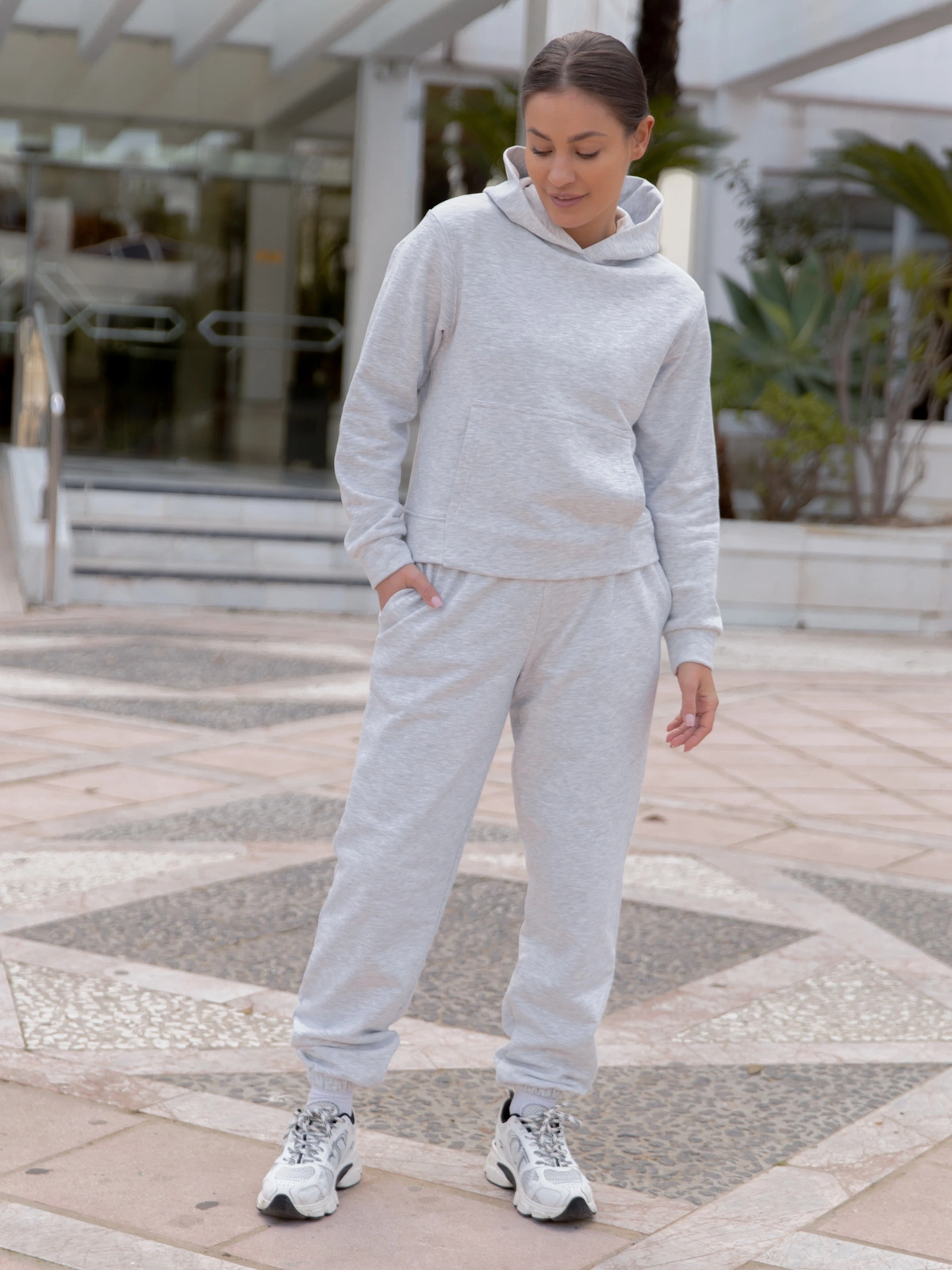 Dresowy bawełniany KOMPLET bluza z kapturem kangurka i spodnie szary melanż X550