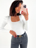 Dzianinowa dopasowana bluzka z bufkami biała 20181