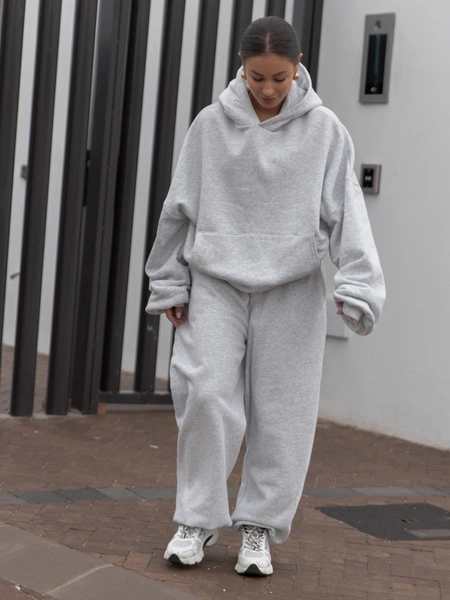 Spodnie o kroju barrel najmodniejsze bawełniane dresowe szary melanż X561