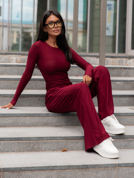 Wiskozowy KOMPLET dopasowana bluzka z długim rękawem i luźne spodnie bordowy E351
