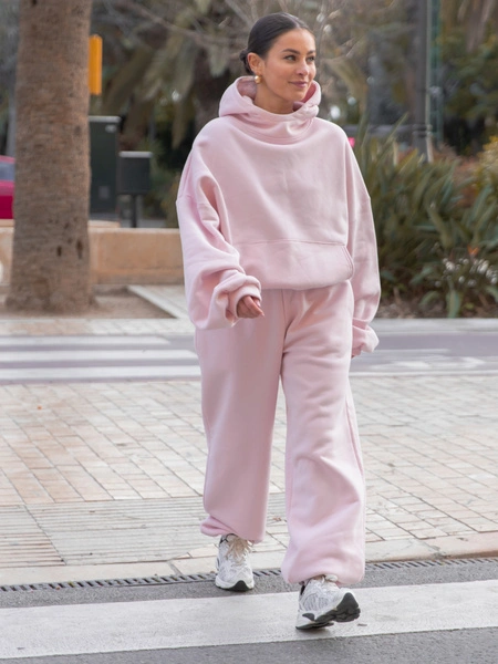 Oversizowy KOMPLET z drapanego bawełnianego dresu bluza z kapturem na stójce kangurka i spodnie szerokie baggy baby pink E1 + E643